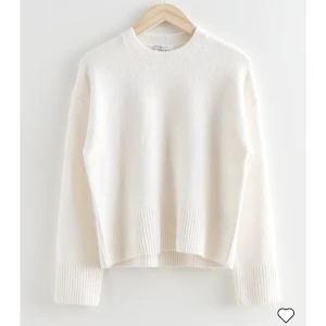 Stickad tröja - Vit stickad tröja från & other stories🤩 helt oanvänd 