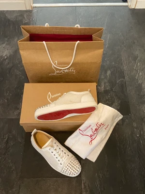Christian louboutin  - Christian Louboutin sneakers   Storlek: 41.5 Cond: 8.5/10 Pris: 4299kr