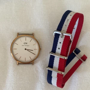 Daniel wellington klocka - Nypris: 1600 Säljes för 300 Endast batteribyte 