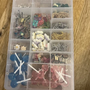 Smyckes grejer - Säljer massa smyckes grejer bland annat berlocker💗