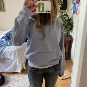 Ljusblå Bikbok Hoodie  - Ljusblå hoodie från Bikbok! Storlek xs men skulle säga att den sitter som en s-m🫶🏼