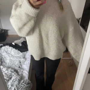 Stickad tröja - Stickad ull tröja från Lindex, använd fåtal gånger 💕nypris 599kr