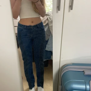 Denim mid Waist jeans  - Mörkblåa mid waist jeans från rut&circle. I nyskick endast testade 