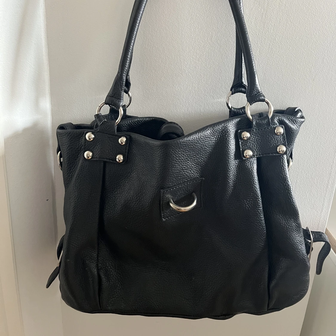 Svart väska  - 91