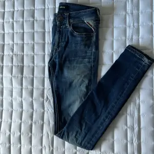 Underbara lågmidjade jeans från Replay. De är stretchiga och super sköna. 