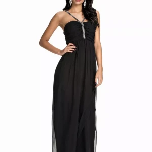 Svart balklänning med pärlor - Såå vacker svart golvlång balklänning med vita stenar och pärlor på banden och bysten😍 använd en gång och är i jättebra skick💓 storlek 34 från Nelly🖤säljer då den inte kommer till användning💌