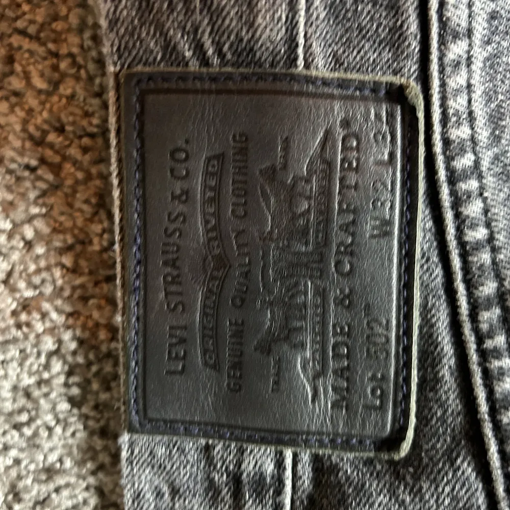 Säljer mina levis 502 i väldigt gott skick Passar 180-187 Nypris 1100kr Säljes för 699 (Pris kan diskuterasj. Jeans & Byxor.