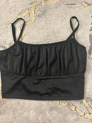 Topp - Svart topp från hm i M