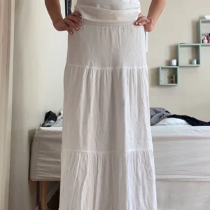 Kjol - Jag säljer denna kjol från zalando pga kommer inte längre till användning, bara använt den några gånger i sommar💕