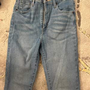 Nya skinny jeans från Levis storlek 26