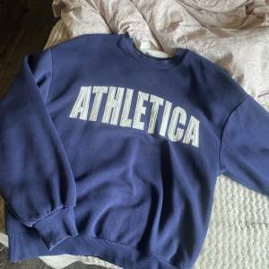 Sweatshirt från Gina tricot ”Riley sweater”. Använd fåtal gånger, har blivit tvättad🩷