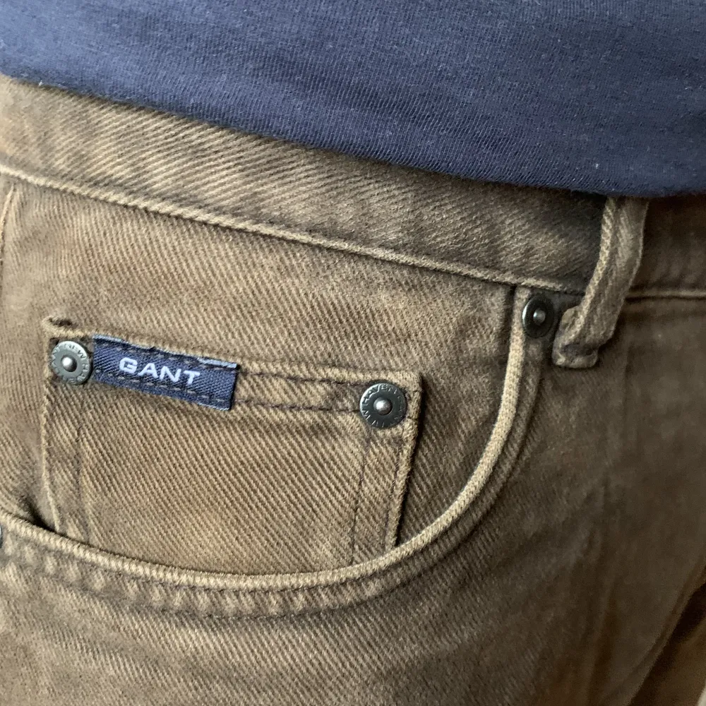 Nyskick bruna gant jeans!  . Jeans & Byxor.