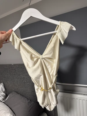 ida sjöstedt baddräckt - sjukt snygg, den passar tyvärr inte mig:/, knappt använd