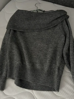 Offshoulder tröja - Använd 2-3ggr. Priset kan diskuteras! 