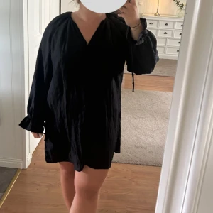 Klänning Lindex - Aldrig använd. Prislapp kvar Stor i storleken. Jag är en Xl  Är 168 lång 