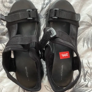 Coola Platåsandaler🖤 - Jätte coola Platåsandaler i storlek 40❣️