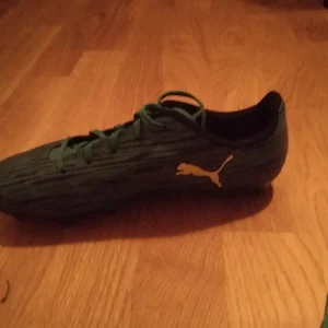 Fotboll Skor  - Dom är jätte bra att springa med när du spelar fotboll och bra pris 