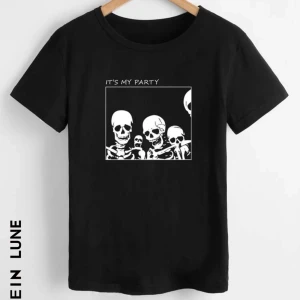 svart t-shirt  - stora svart t-shirt med skelett. knappt använd. pris kan diskuteras