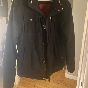 J lindeberg safari jacka - Nypris ca 3400kr. Skick 9,5/10 ser nästan ny ut.