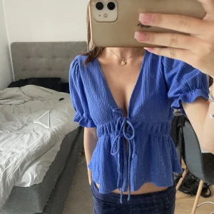 Topp  - Topp från GinaTricot som inte kommer till användning längre💙