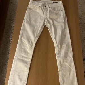 Vita George Dondup Jeans - Riktigt feta vita Dondup jeans i storlek 30