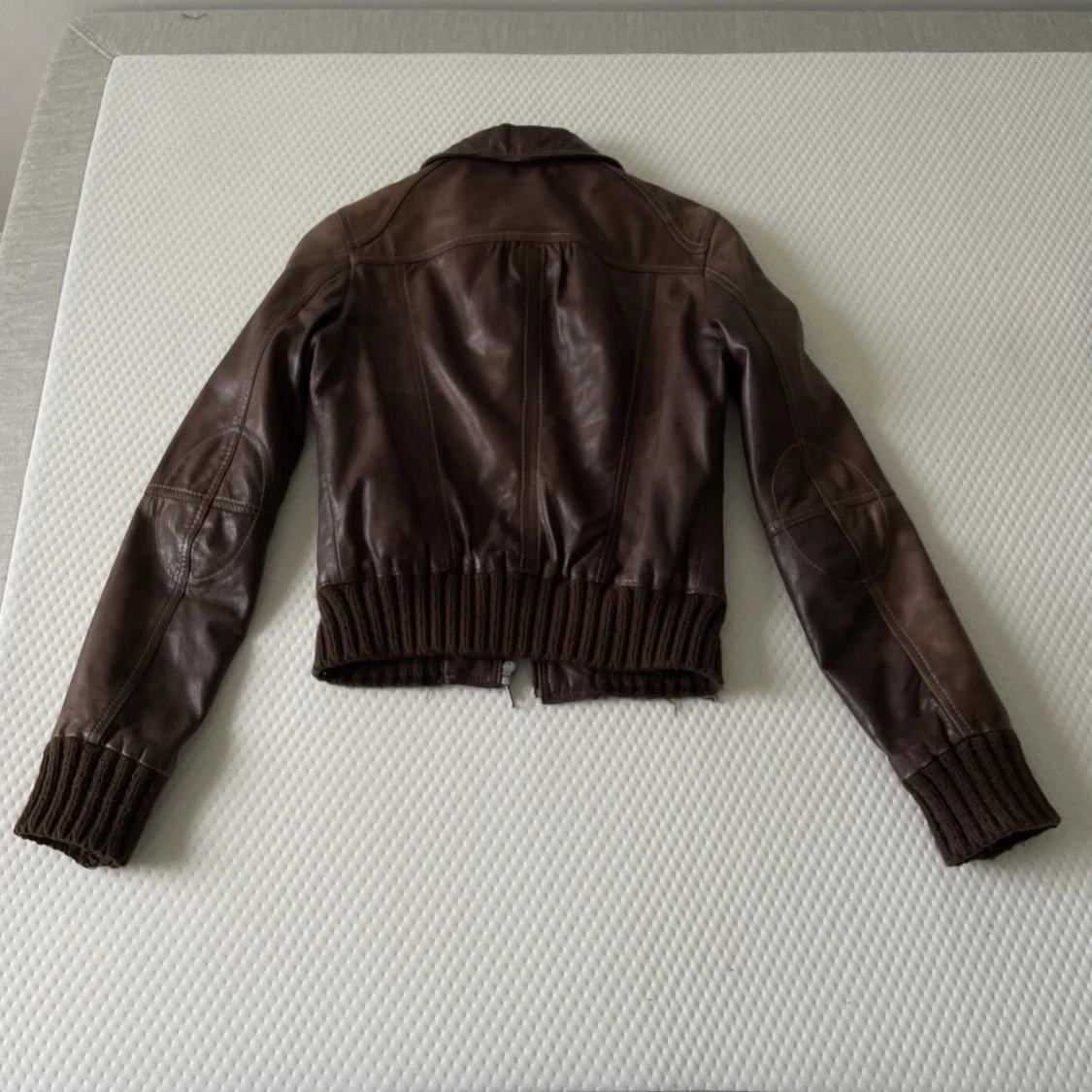 Brun skinnjacka  - 90