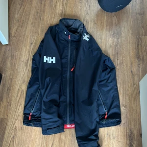 Helly hansen jacka - Snygg o skön jacka till vår/höst🤩 Storlek large, nyskick 