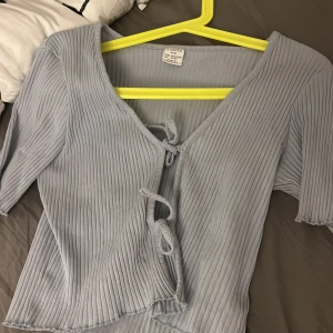 kortärmad kofta - jätte fin. för liten