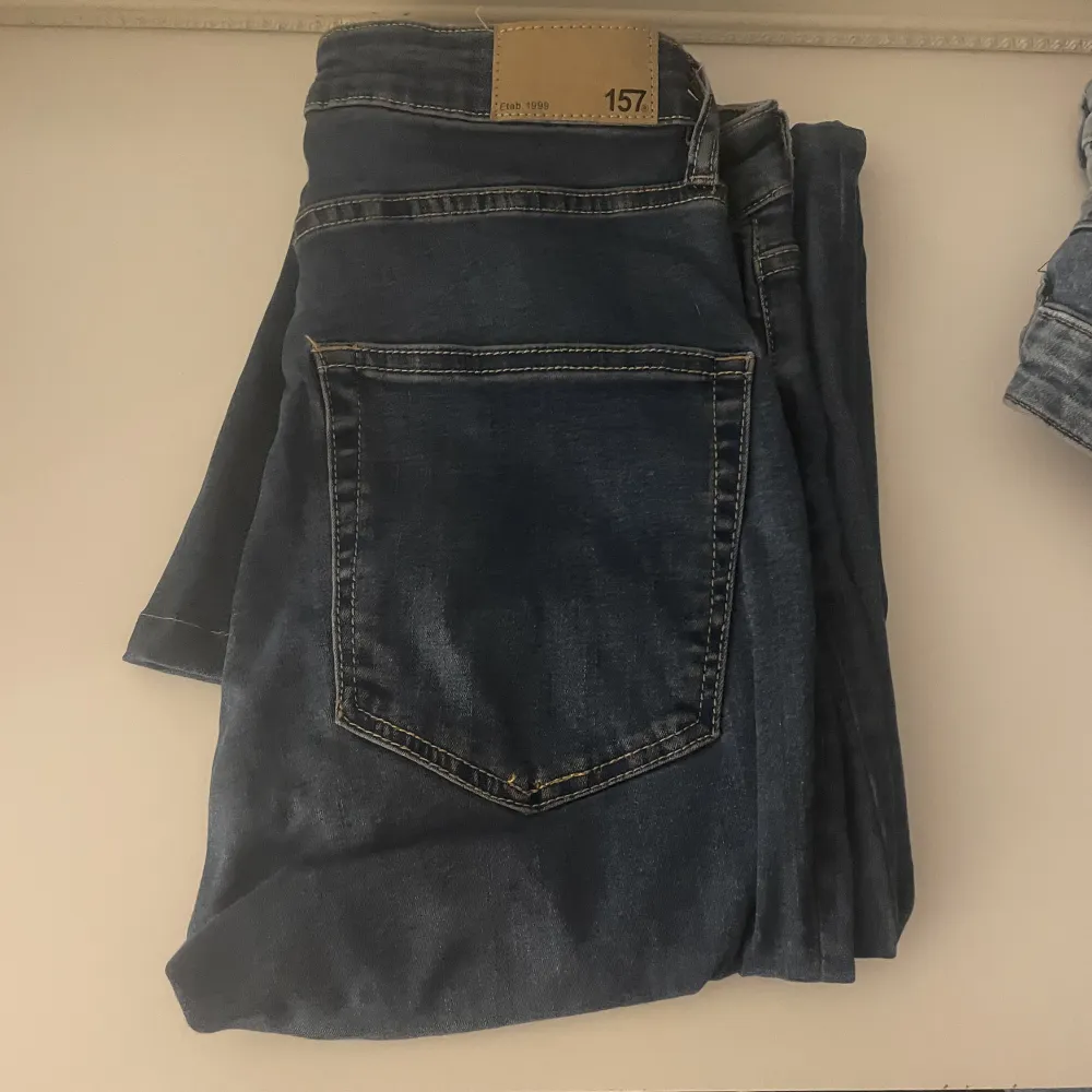 Bootcut jeans från lager157. Aldrig använda då de är för långa för mig. Lite uppsydda men fortfarande lite för långa. Är 156cm. Köpare står för frakten♥️. Jeans & Byxor.