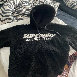 Superdry hoodie - Säljer denna superdyrt hoodien 