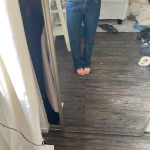 Ett par jeans ifrån bikbok som använt en gång. Säljer då de är förstora för mig. Heter los straight 