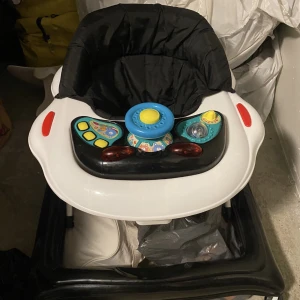 Lära sig gå  - Säljer den här fina barn stolen som ej kommer komma till användning mer, barnen lär sig snabbare att gå 