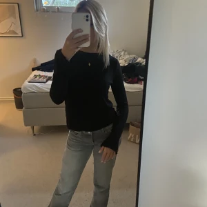 Svart tröja - Säljer denna svarta tröja från bikbok 