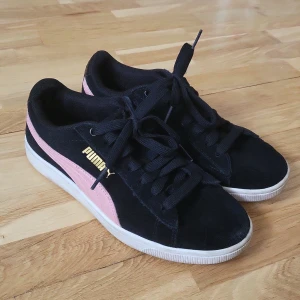 Svart Puma softfoam - Välanvänd men är i bra skick. 