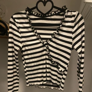 Randig långärmad  - En jätte fin långärmad randig tröja använd ibland 