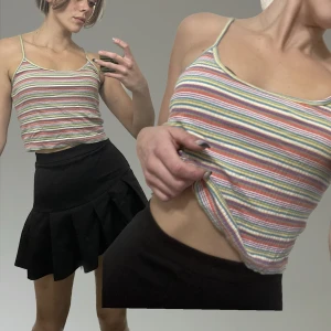 Randig topp  - Säljer ett av mina favoritplagg någonsin då den aldrig kommer till användning längre.. supersöt topp från BikBok. Storlek M  Skriv för exakta mått, skickar alltid inom 24 h om inget annat anges ❤️