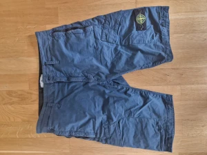 Stone island shorts - Säljer ett par äkta stone island shorts i junior strl 170, motsvarande storlek S. 