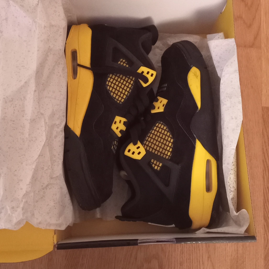 Jordan 4 thunder äkta,pris kan diskuteras, bäst skicka som möjligt! - 91