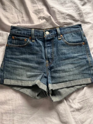 Levis shorts  - Levis shorts som jag inte använder längre då de är för små