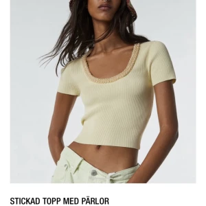 Zara topp - Jättesöt topp från Zara, aldrig använd 