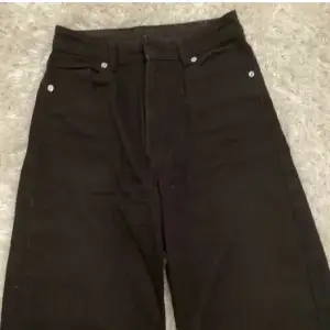 Svarta jeans från hm divided