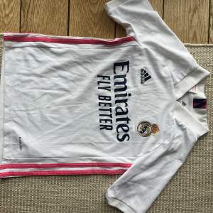 Vit T-shirt från adidas Real Madrid  stl 140