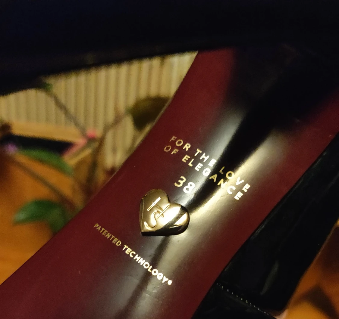 Tamaris pumps Louboutin svart lack 38 klackar - 90