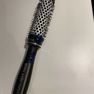 Värmeborste Björn Axén Tools - Värmeborste från Björn Axén Tools 30mm. Sparsamt använd. Säljer pga köpte fel storlek.