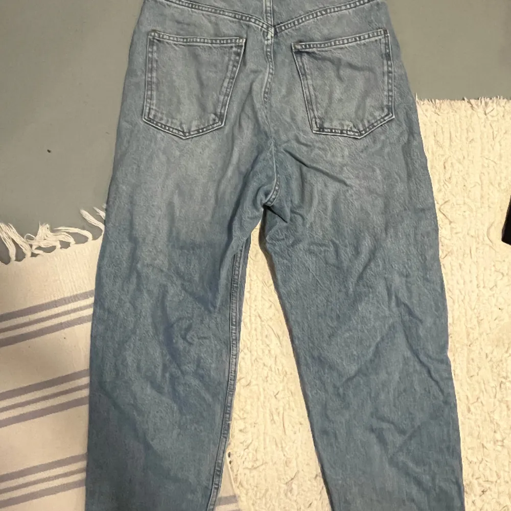 Meg jeans från weekday. Köparen står för eventuell frakt. 🌸. Jeans & Byxor.