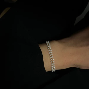 Armband  - Säljer denna fina handgjord armband för 40kr. Tillgängligt i alla färger 