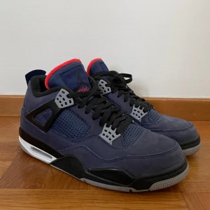 Jordan 4’s Retro Loyal Blue - Använda ca 2ggr. Kommer ej med original box då jag ej kan hitta den.