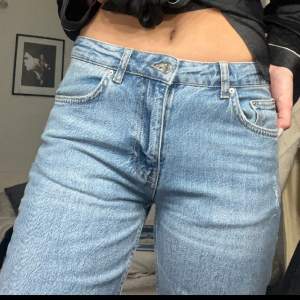 Midwaist bootcut jeans från Gina, långa på mig som är 175 storlek 38 men skulle säga att de även passar som en 36❤️