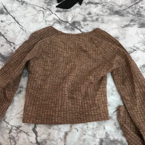 tröja newyorker  - fin tröja från newyorker och den passar inte så bra drf jag säljer 