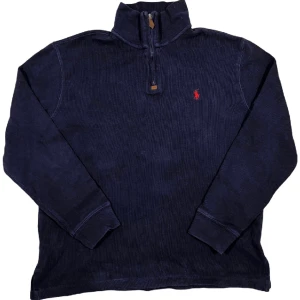 Ralph Lauren Half-Zip Tröja - Marinblå halfzip tröja från Ralph Lauren. Bra skick! Storlek L, ställ gärna frågor!😊